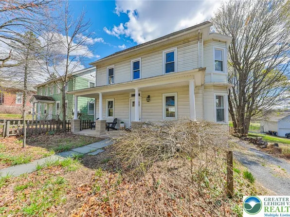 589 S Delaware Dr, Mount Bethel, PA 18343