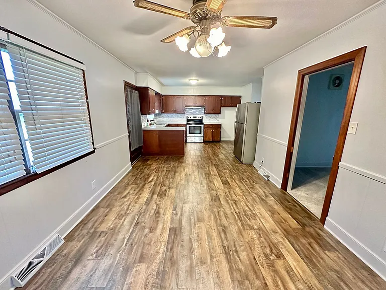 4065 Pinehurst Dr — Photo 2