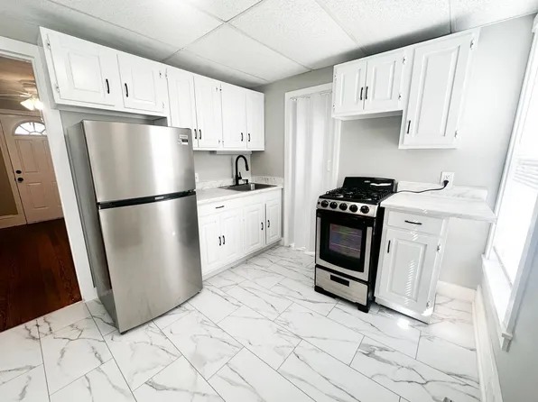 320 Lowell St, Manchester, NH