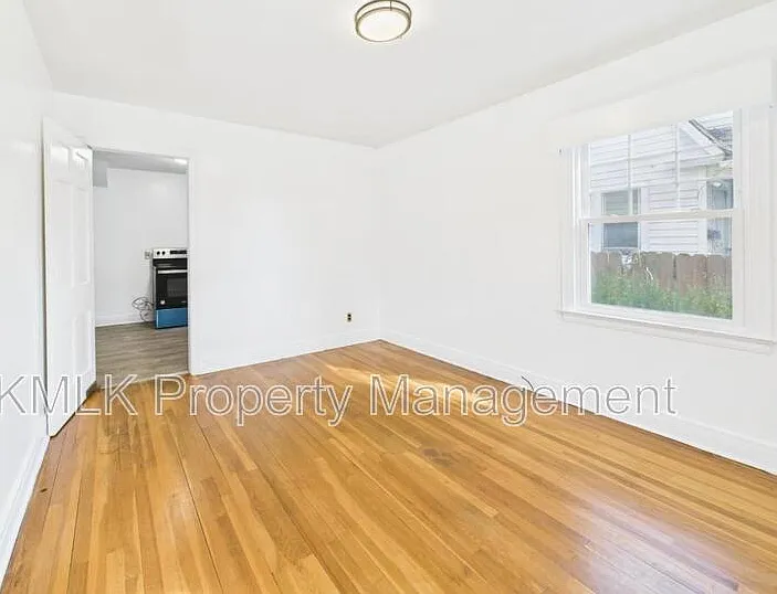 407 Washington St NE — Photo 12