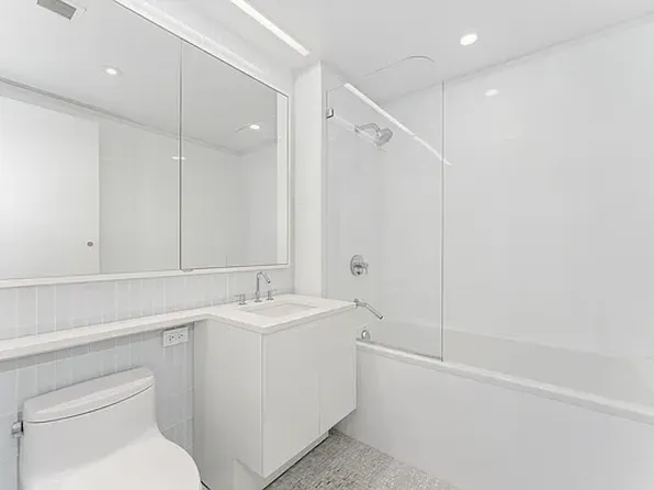 50 Riverside Boulevard image 6 of 28