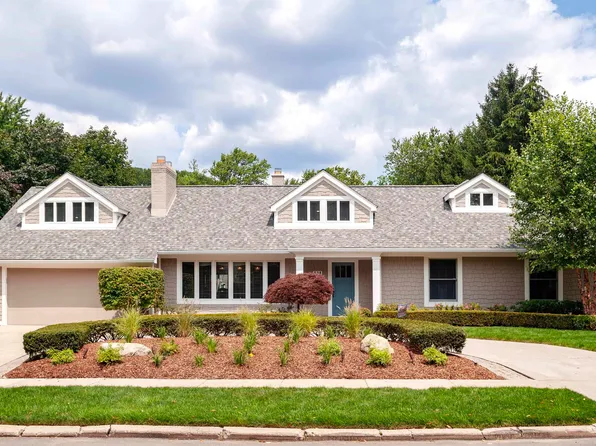 538 Lochmoor Blvd, Grosse Pointe Woods, MI 48236
