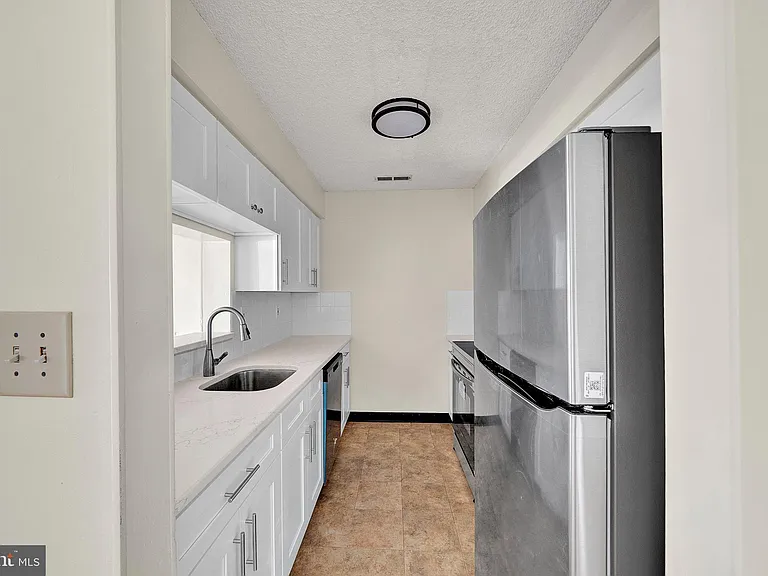 601 Ravens Crest Dr — Photo 5