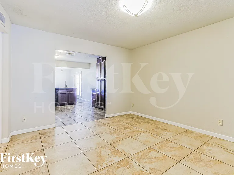 2518 E Don Carlos Ave — Photo 6