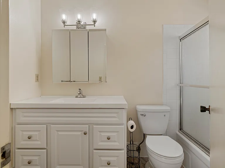 2311 N St #9 — Photo 7