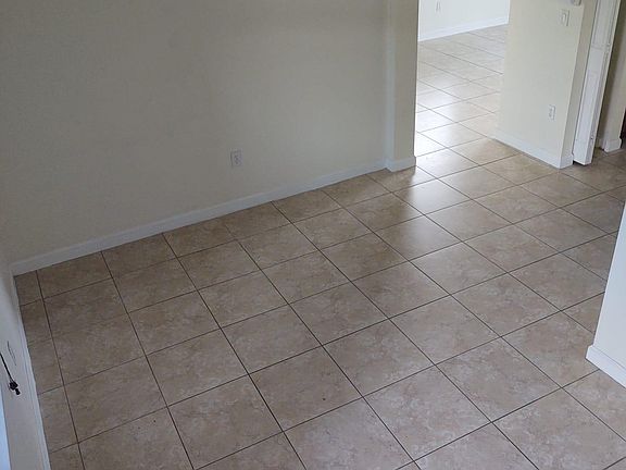 4th image of 2935 SE 1st Dr Unit 3