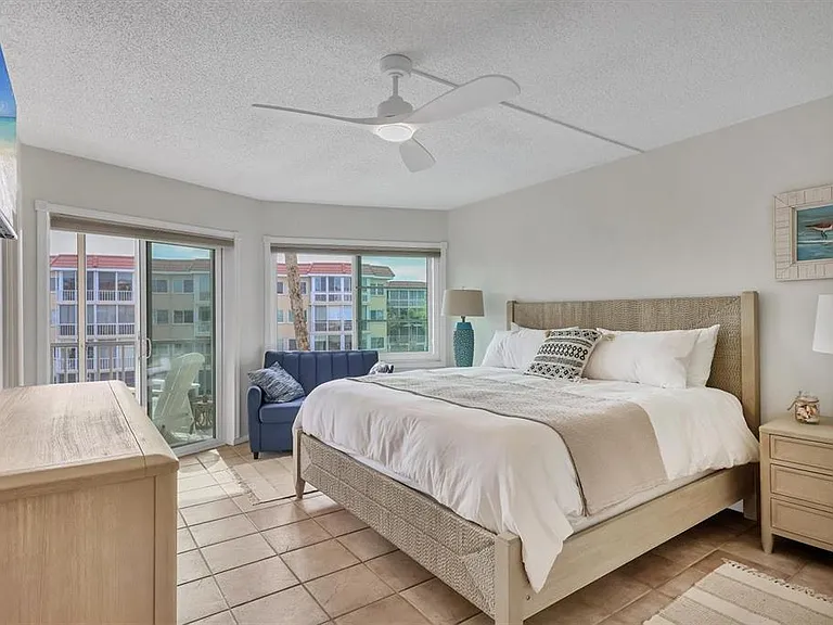 1250 N Portofino Dr #303 — Photo 14