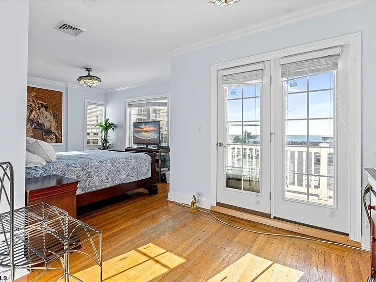 104 S Oakland Ave — Photo 26