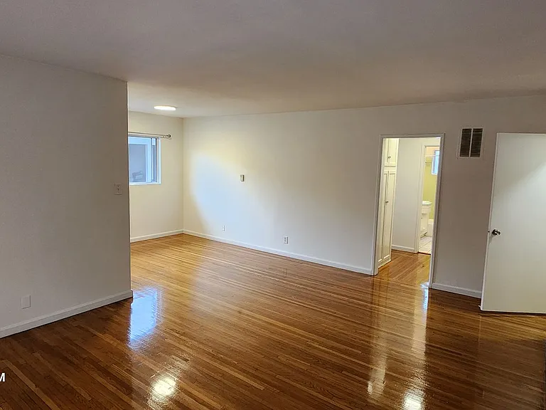 Willoughby 7267 — Photo 2