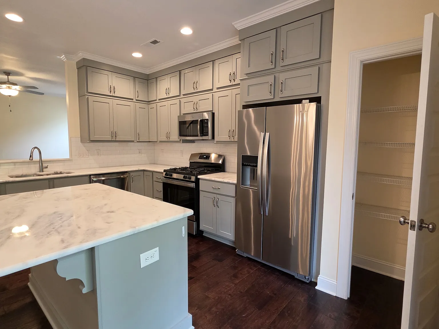 3 bed, 1840 sqft, $1,900 — Photo 2