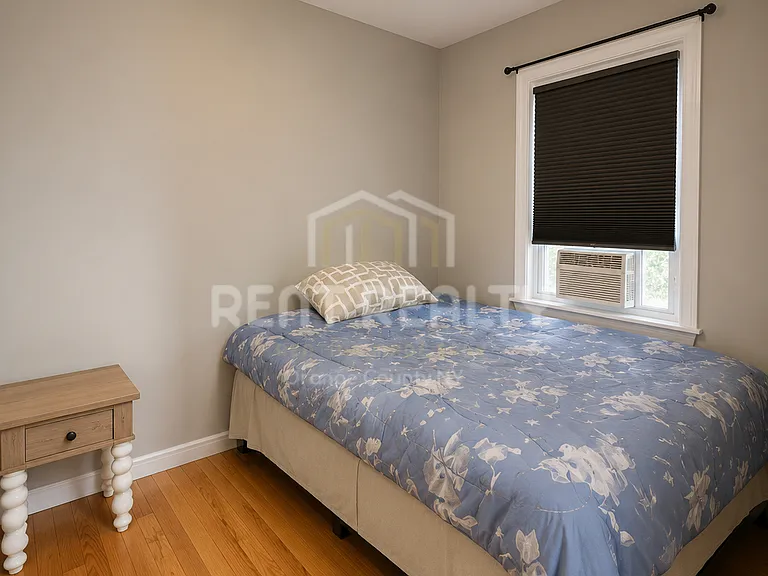 72 Franklin Ave — Photo 8