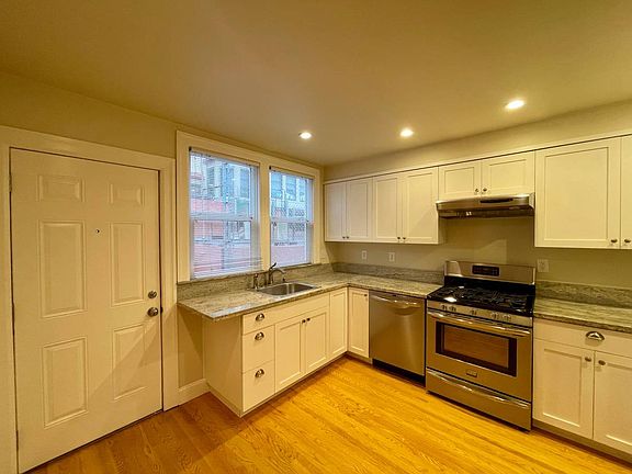 5th image of 970 Dolores St #A