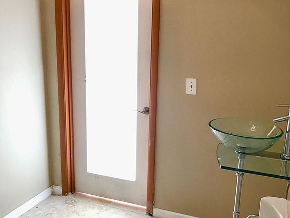 3rd image of 405 SE 20th Ave #12B