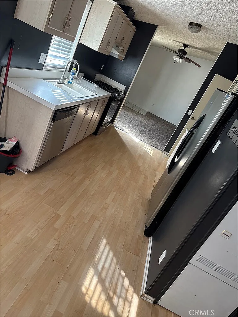 3 bed, 1500 sqft, $1,600 — Photo 2
