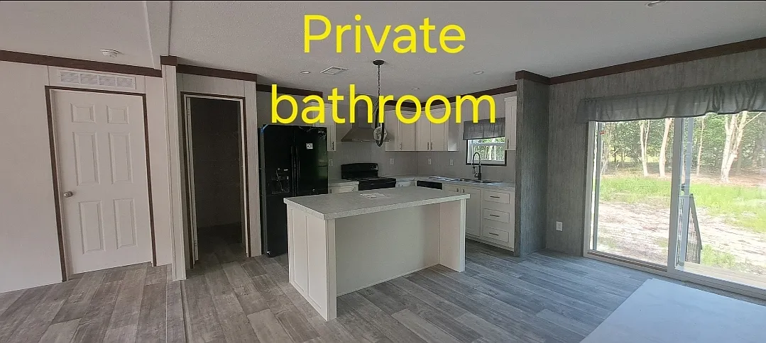 4 bed, 10000 sqft, $950 — Photo 1