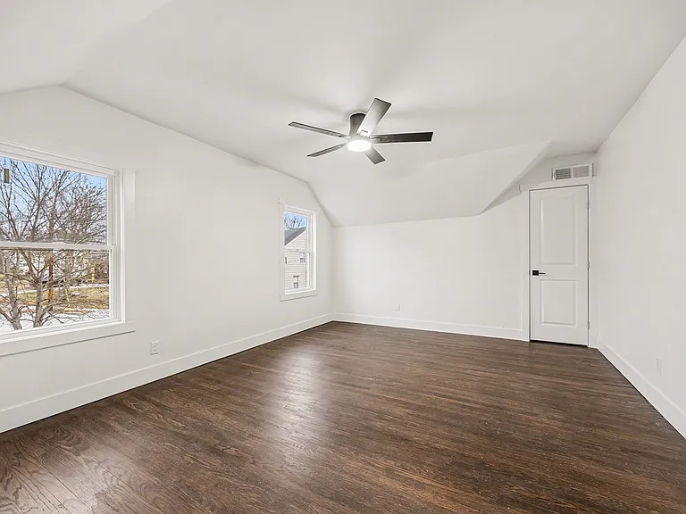 195 Sherman Ave — Photo 16