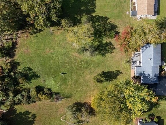 3rd image of 320 Garretson Rd