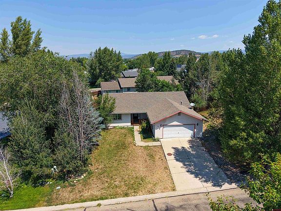 2nd image of 317 Meadows Circle