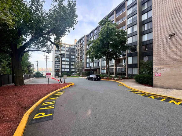 9060 Palisade Ave APT 803, North Bergen, NJ 07047