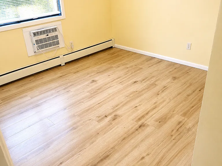 Hazelwood Apartments — Photo 13