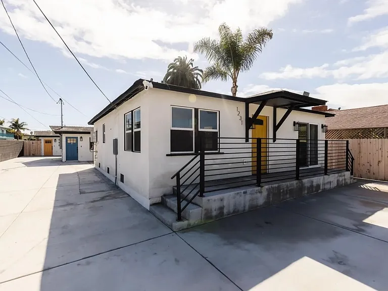 1229 Center Ave — Photo 1
