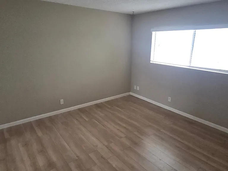 Amherst Apartments — Photo 4