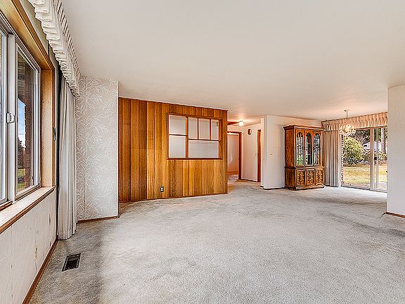 5th image of 16822 4th Ave S
