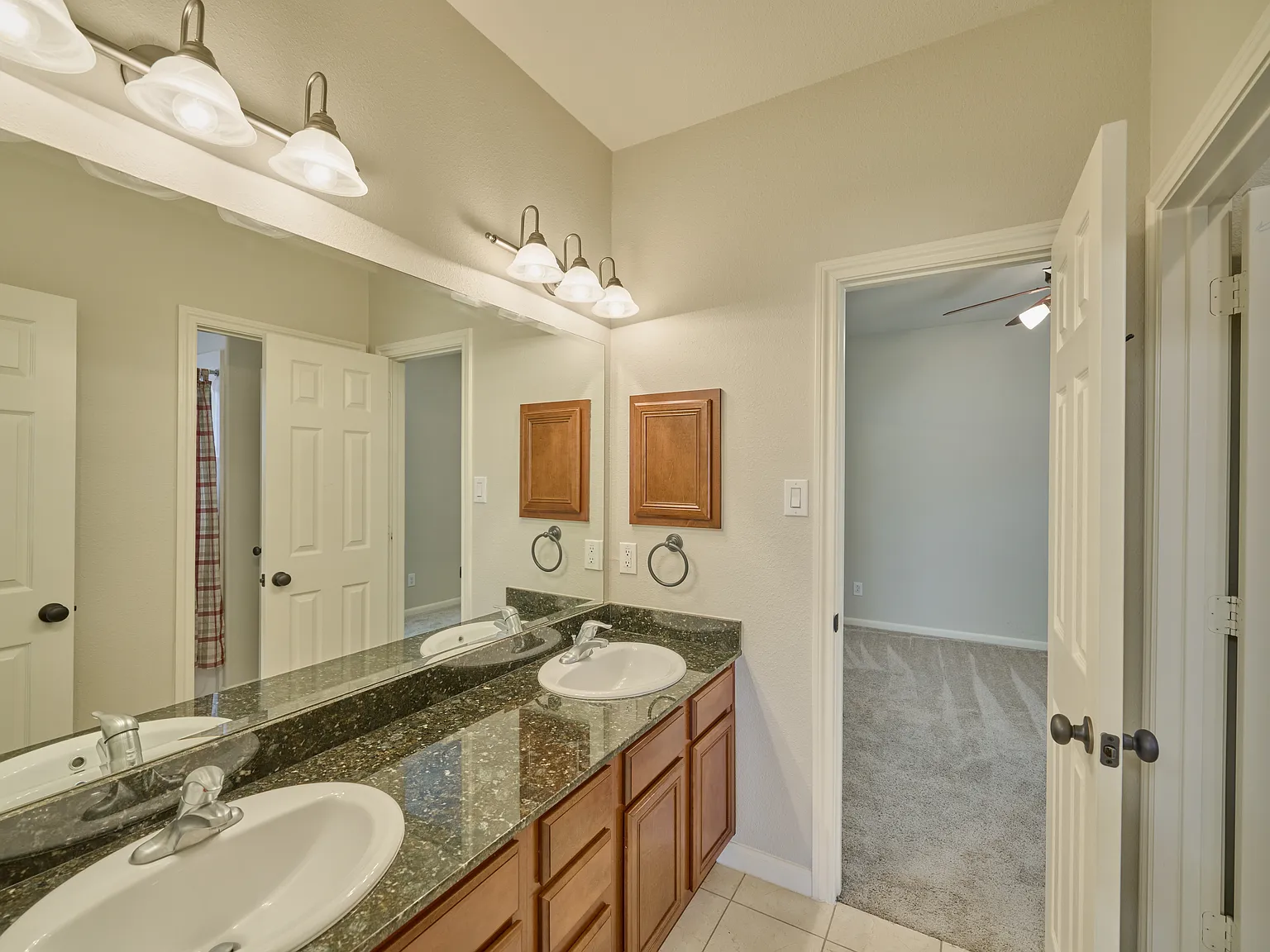 3 bed, 1603 sqft, $2,100 — Photo 4