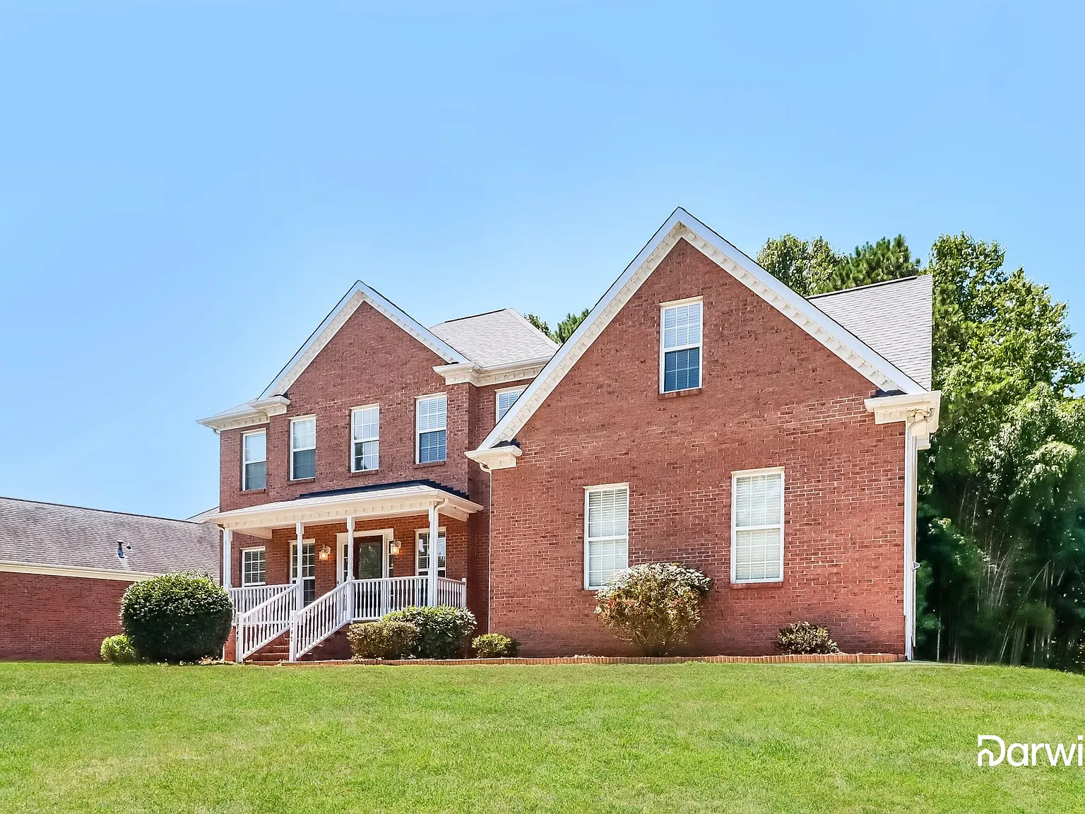 5 bed, 3.0 bath, 2670 sqft, $2,390 — Photo 2