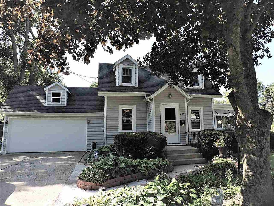 1st image of 225 Rose Ave