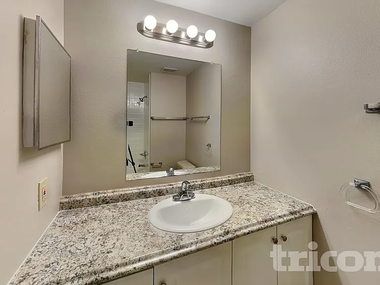 1311 Corner Oaks Dr — Photo 14