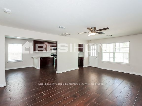 4th image of 21618 Knightsbrook Ln