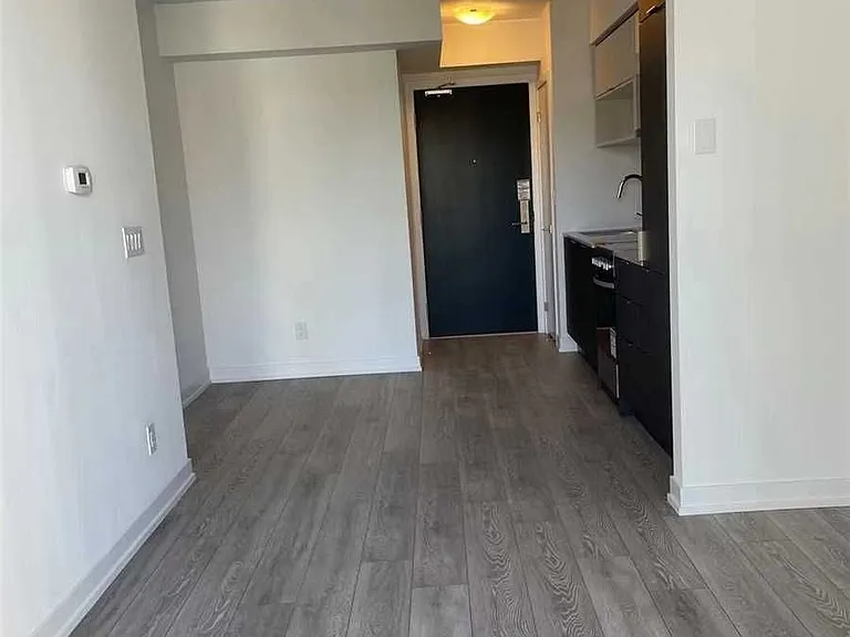 159 Wellesley St E #1110 — Photo 4
