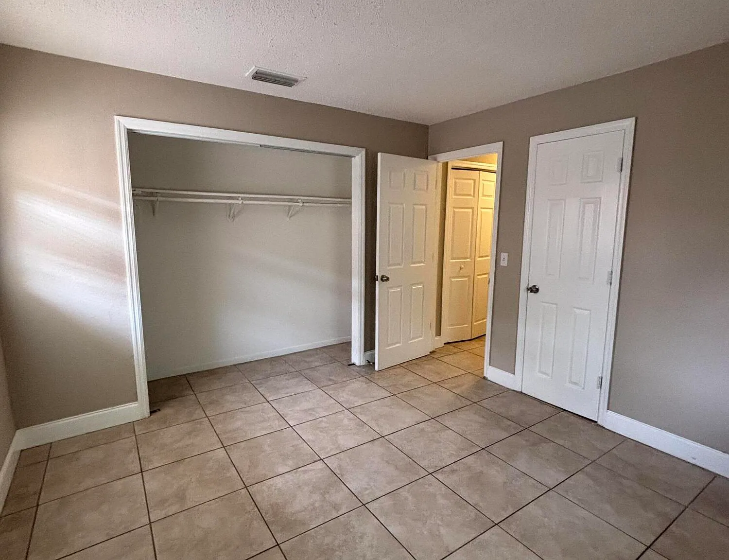 1 bed, 1.0 bath, 10323 sqft, $1,600 — Photo 4