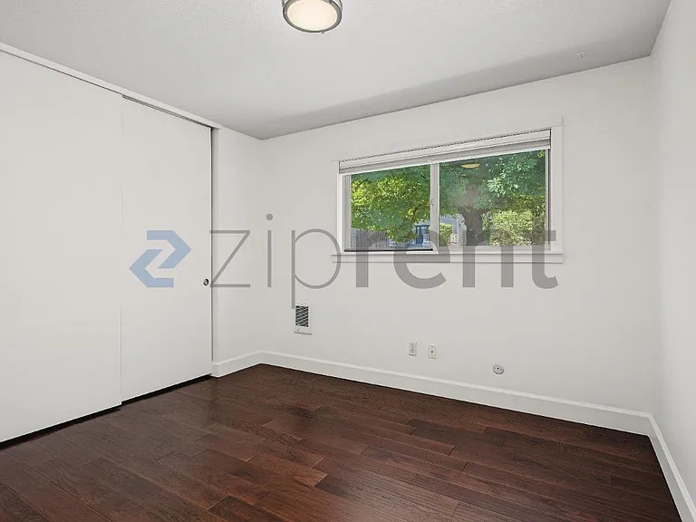 2478 NW Savier St #5 — Photo 12