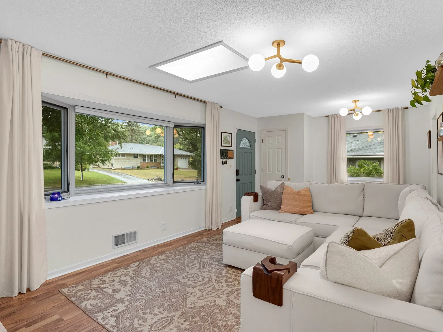3 bed, 1368 sqft, $2,600 — Photo 4