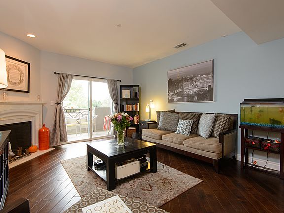 5th image of 4424 Whitsett Ave APT 207