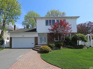 1876 Leslie Ln, Merrick, NY 11566