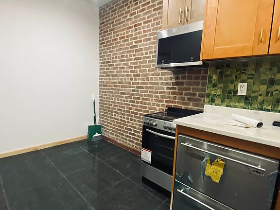 2nd image of 66 Bayard St APT 1