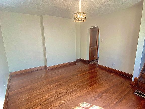 3rd image of 7114 Drury Ln #7114