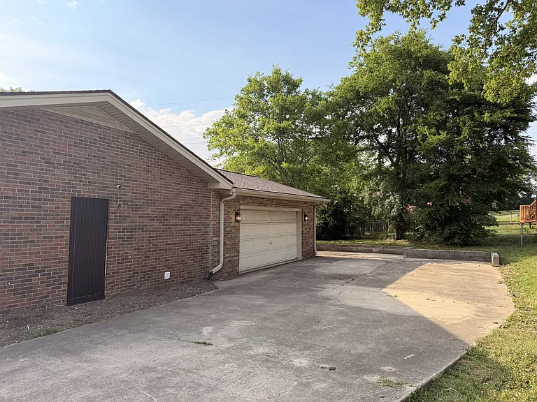 110 Cheryl Ct — Photo 3