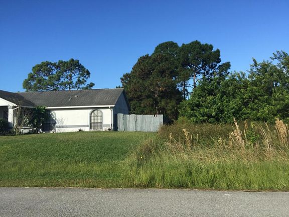 3rd image of 840 Lyons Cir NW