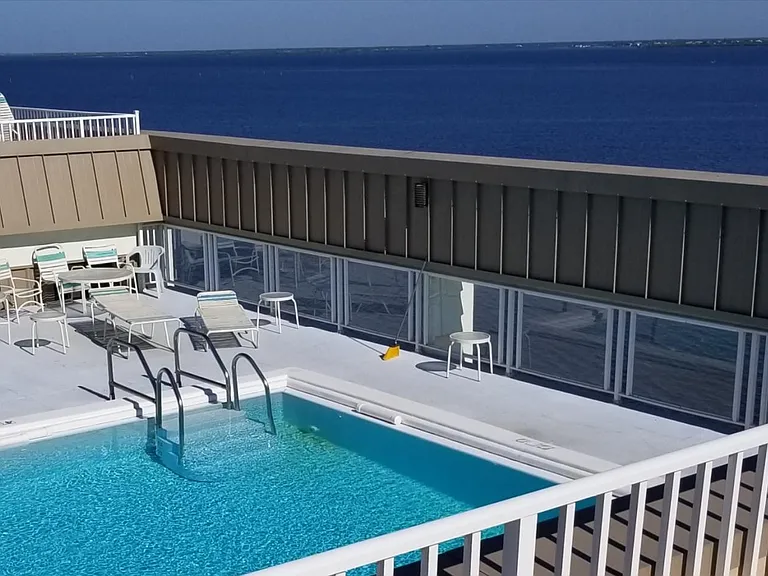 Roof top swimming pool 2