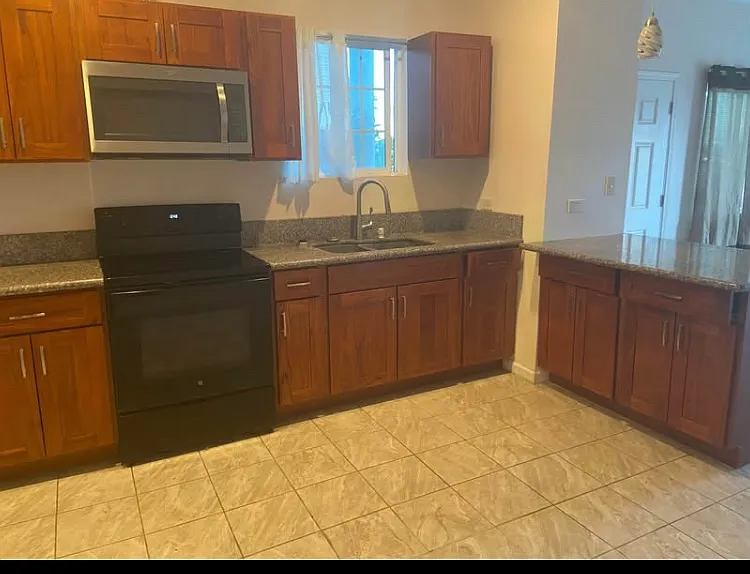 2338 Makanani Dr — Photo 1
