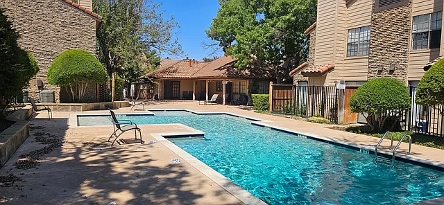 2 bed, 1356 sqft, $1,950 — Photo 3