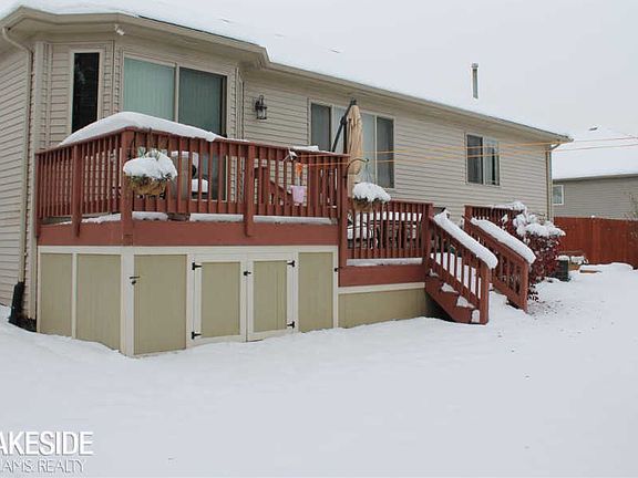 3rd image of 28992 Pinehurst Dr