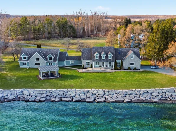 4698 County Road 8 Rd, Prince Edward County, ON K0K 2T0