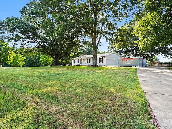 2nd image of 10858 Barberville Rd