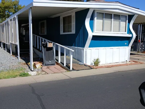 581 N Crawford Ave #40, Dinuba, CA 93618