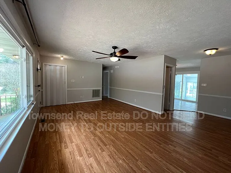 1905 McPherson Ave — Photo 2